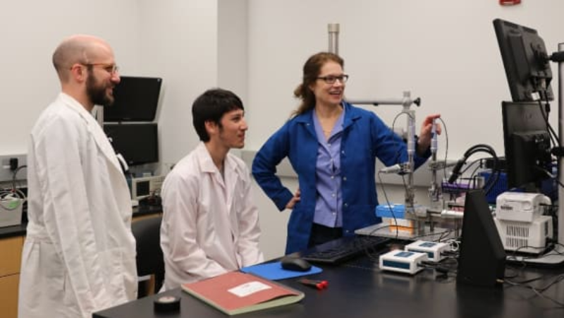 Karen Moxon, biomedical engineering professor, with students