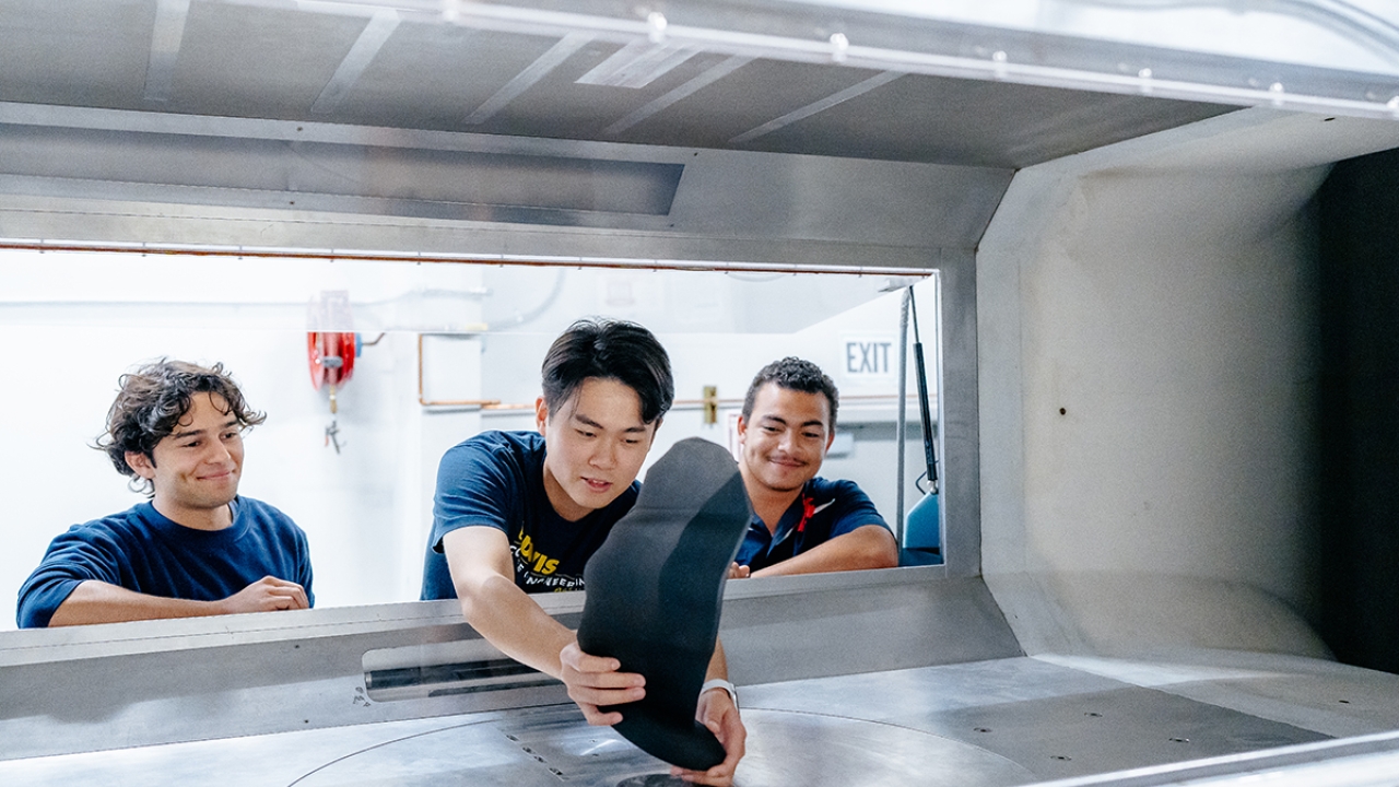 Students use wind tunnel