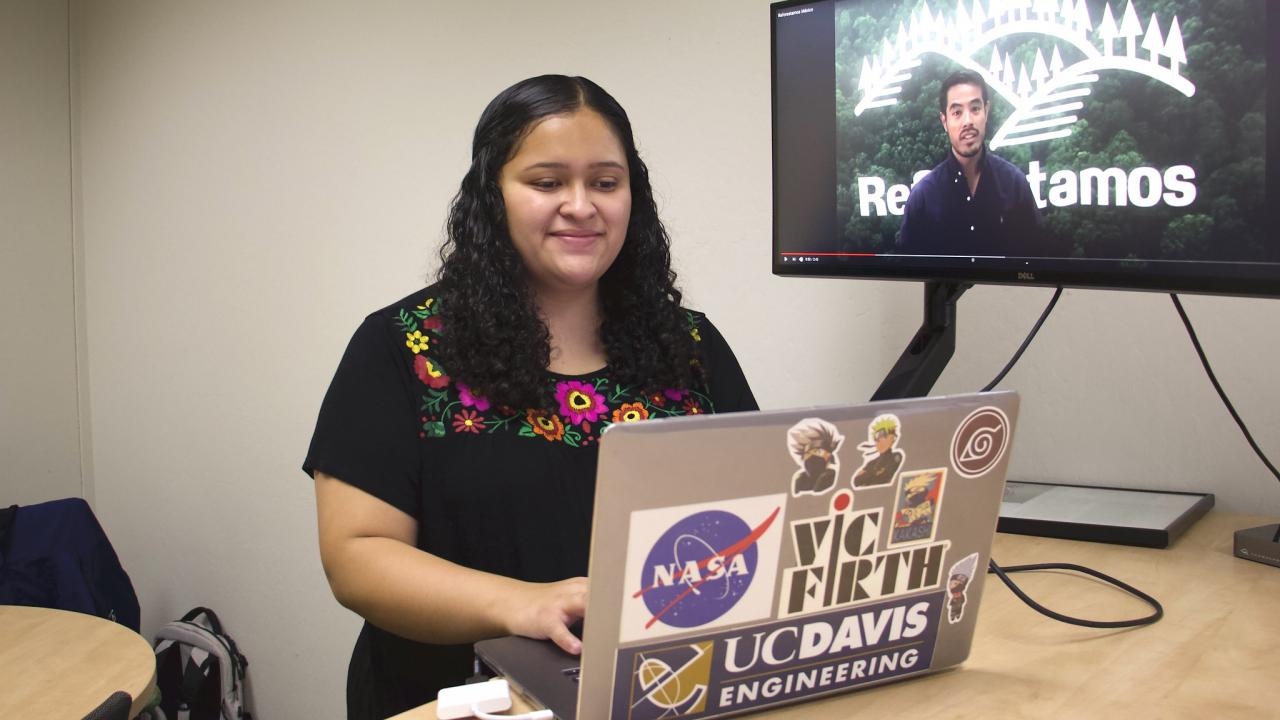 College of Engineering Student Jennifer Lainez collaborating with Daniel Sanchez y Sanchez from Reforestamos, a nonprofit consortium in Ciudad de México, México. Sharon Campbell Knox/UC Davis.