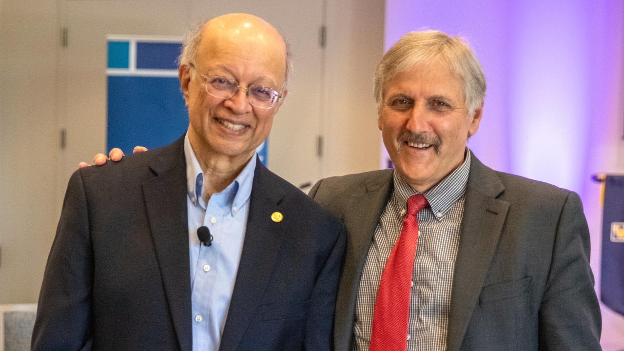 Ashok Gadgil and UC Davis Dean of Engineering Rich Corsi