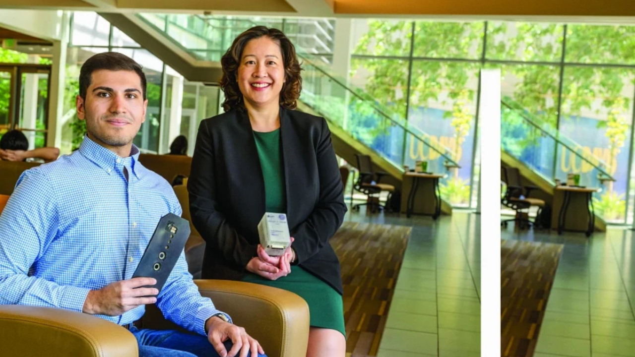 Vali (left) and Hoang with the trans-abdominal fetal pulse oximeter device.