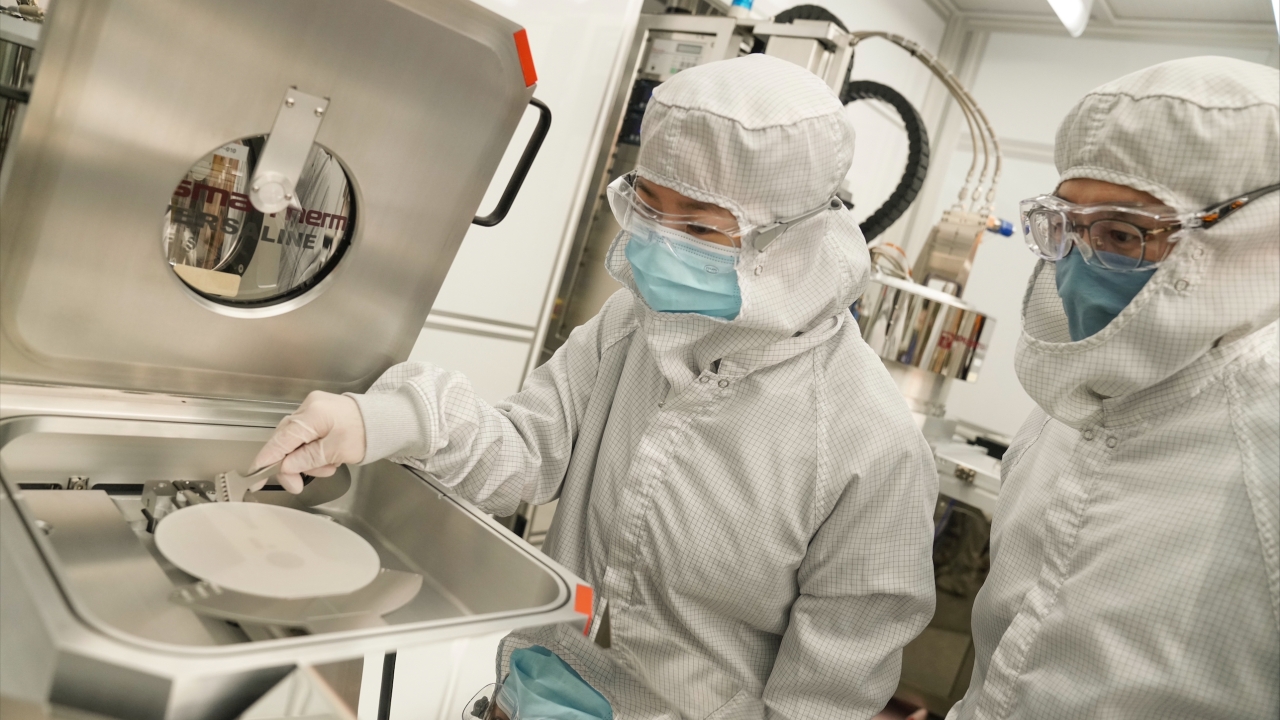 Researchers in a lab wearing PPE 
