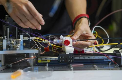 This fiber optic probe is used to image the inside of tubular samples, such as vessels and intestines. 