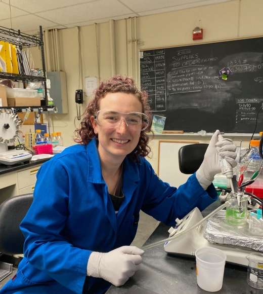 Portrait of Lucy Knowles in a lab